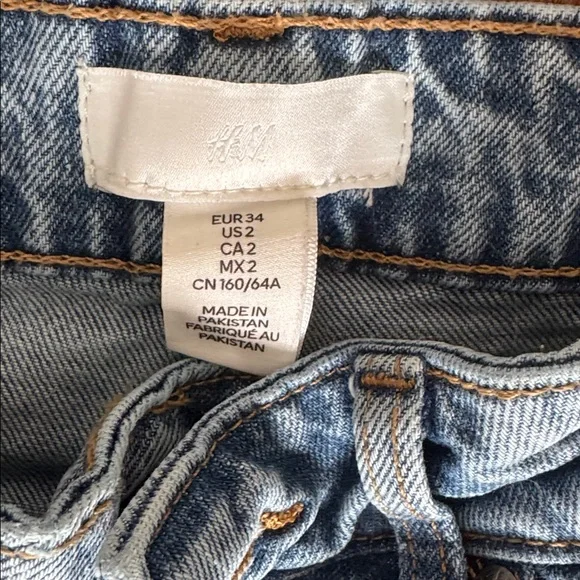H&M High-Rise Light Blue Mom Jeans - Picture 2 of 2